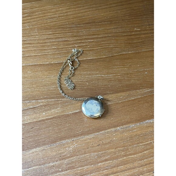 Vintage Gold Filled Etched Round Photo Locket Pendant Necklace - Picture 5 of 6